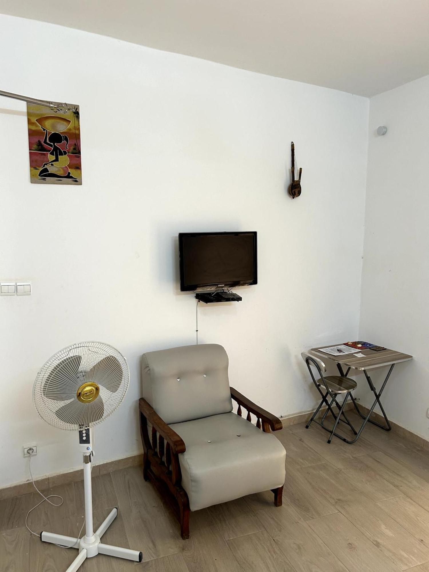 Chambre Spacieuse Avec Balcon - Salle De Bain Exterieure Privee & Breakfast Сент Луис Екстериор снимка