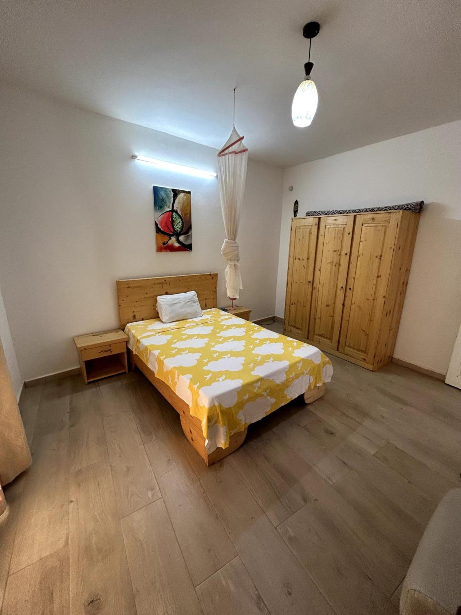 Chambre Spacieuse Avec Balcon - Salle De Bain Exterieure Privee & Breakfast Сент Луис Екстериор снимка
