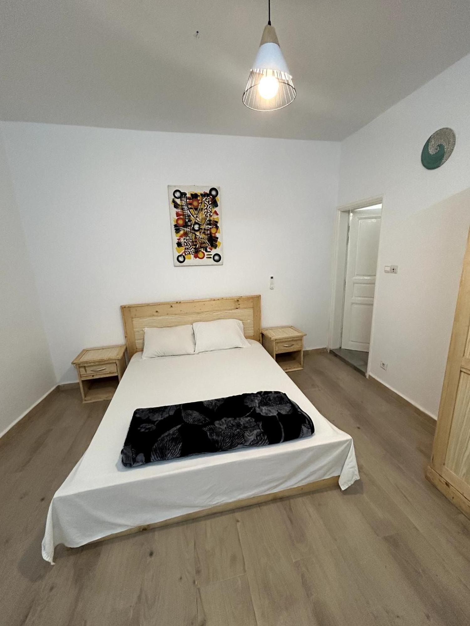 Chambre Spacieuse Avec Balcon - Salle De Bain Exterieure Privee & Breakfast Сент Луис Екстериор снимка